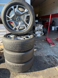 Clean set of 20inch Hyundai rims and tires 