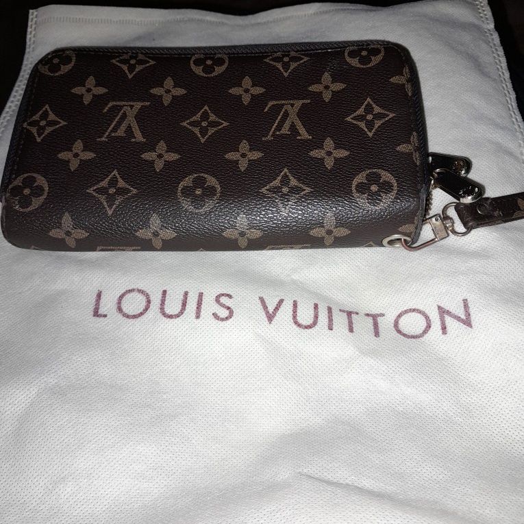 Louis Vuitton Messenger Bag Leather for Sale in Haltom City, TX - OfferUp