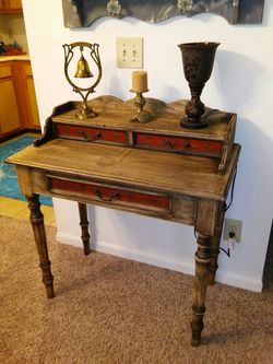 GORGEOUS WRITING DESK