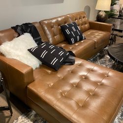 Baskove Auburn Leather Sectional 