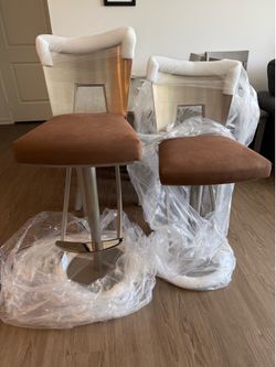 BRAND NEW Bar Stool with Adjustable Height