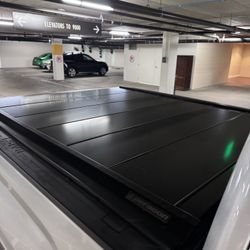 Peragon Bed Cover GMC Sierra