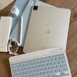 iPad Pro 12.9” (2020 model) 4th Generation 512GB with  keyboard case and pen & Accessories