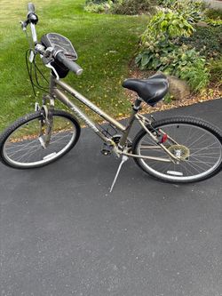 Specialized Expedition Hybrid Bike – Like New!