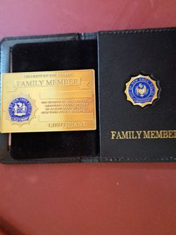 NOVELTY NYPD NYC LBA LIEUTENANTS FAMILY MEMBER WALLET GOLD COURTESY 2025