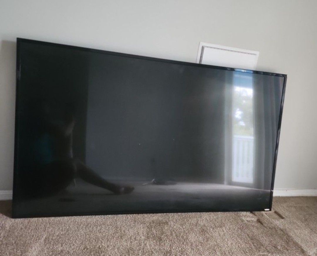 60" Vizio like new great TV