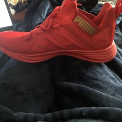 Like New Women’s Puma Sz 9