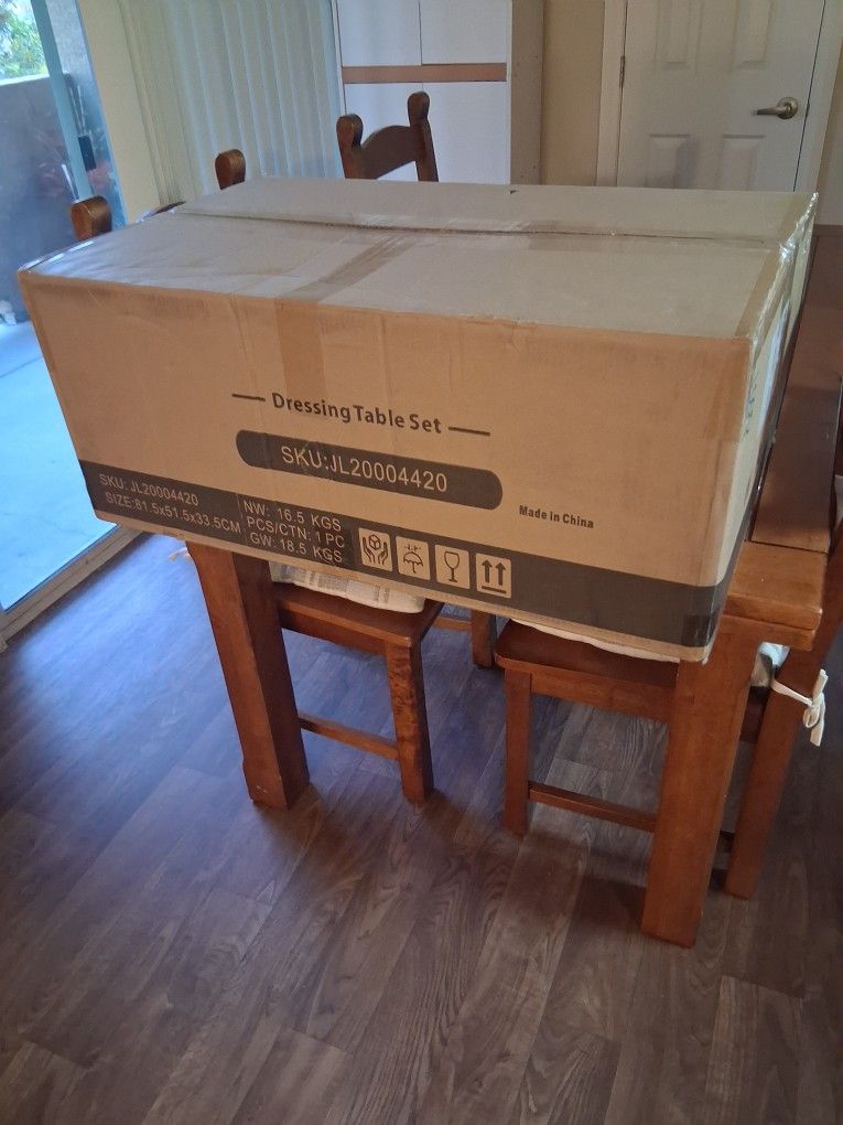 Dressing Table With Stool And Lighted Mirror