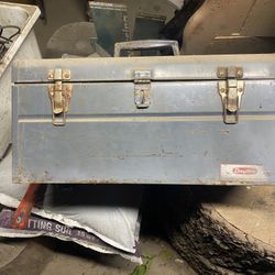 vintage style tool box