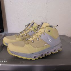 On Mens Cloudtrax Hiking Boots! 12 1/2