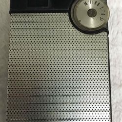 Vintage 1960’s General Electric AM Transistor Radio