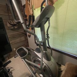 Schwinn 450 Elliptical $100