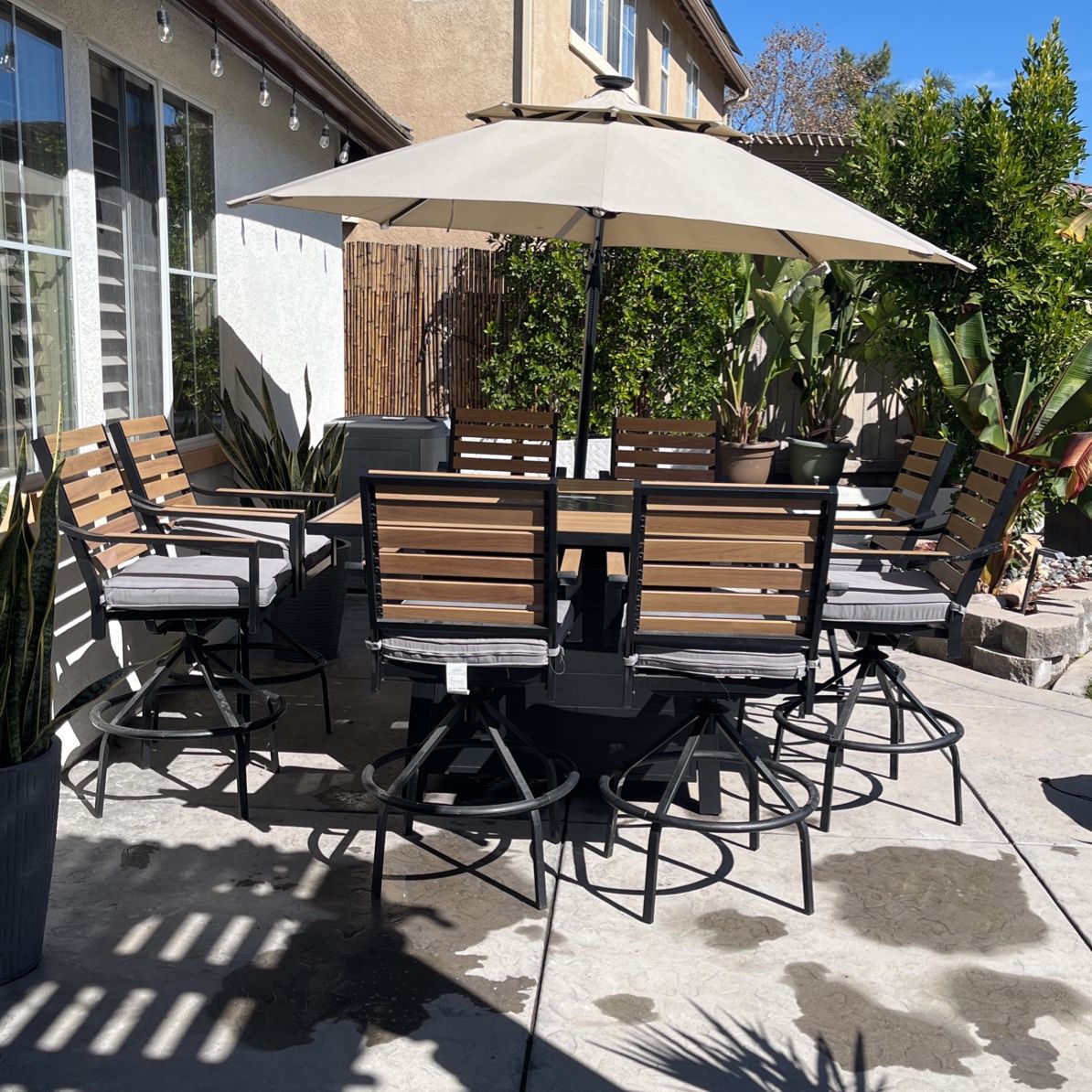 Out Door Table Set With 8 Chairs