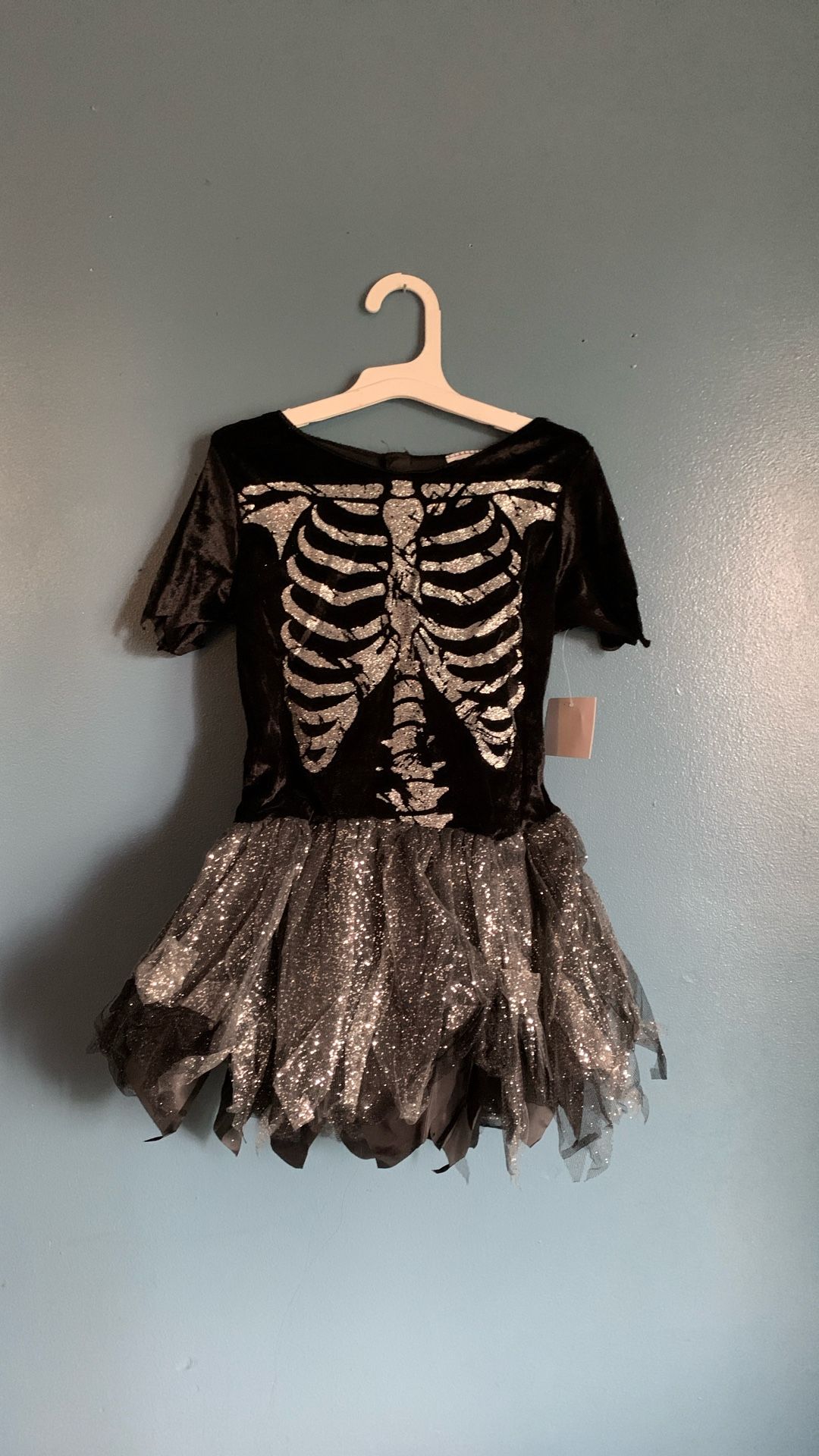 HALLOWEEN SKELETON KIDS SIZE MEDIUM 7-8 AND LARGE 10-12 COSTUME