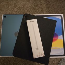 💙 Apple iPad A16 2025 128GB Blue - 💎Pristine condition - W/case & 3rd party Apple Pencil ✏️ And fast charger block + cord