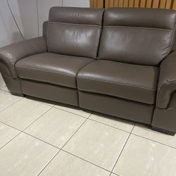 Electrical Recliner Couch With Internal USB Connection EXCELLENT CONDITION 
