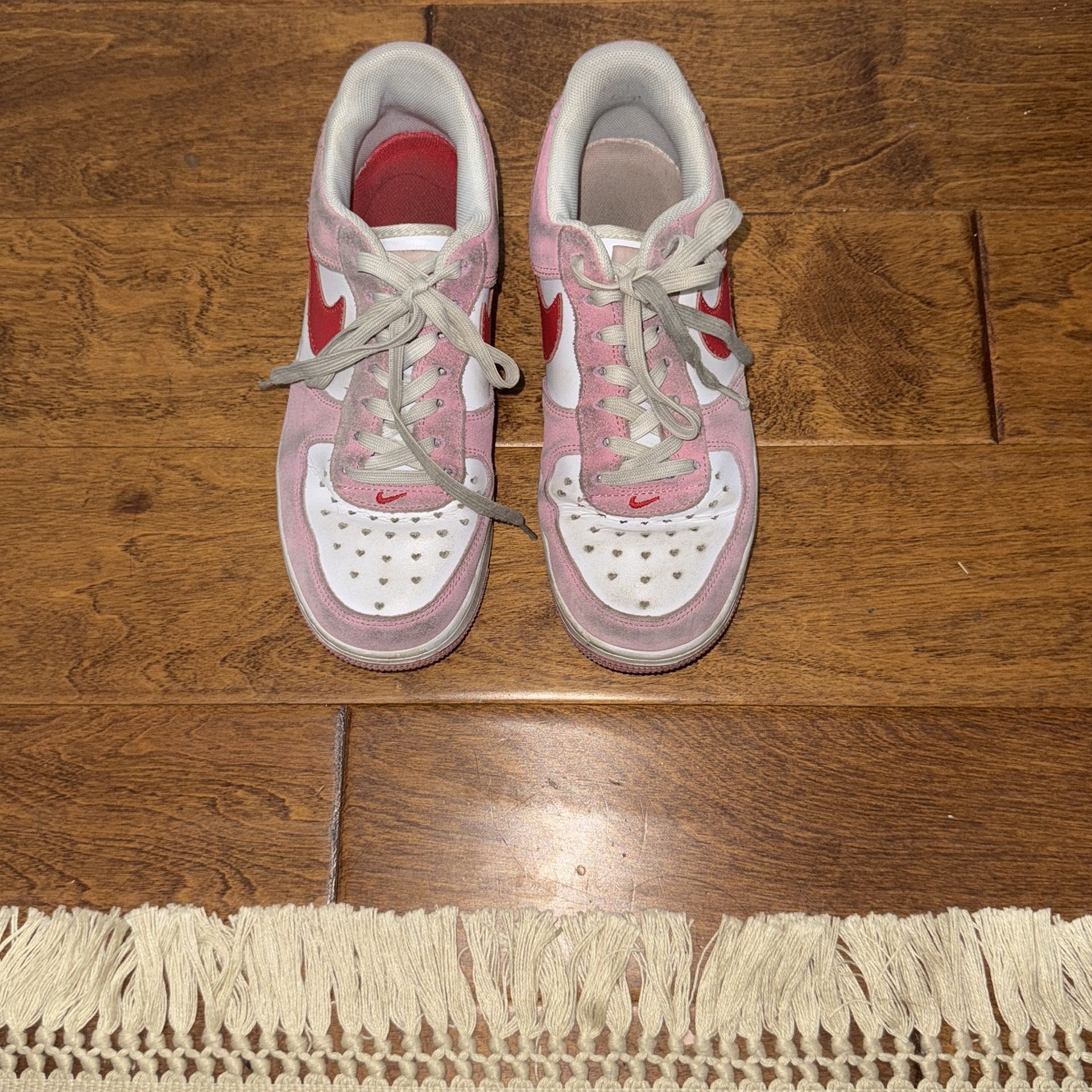 Nike forces valentines size 7 women