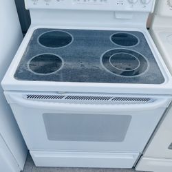 Ge White Stove Like New 