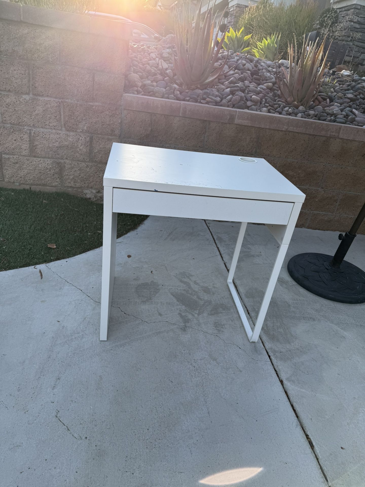 White Desk With One Drawer