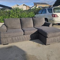 Great Gray Sectional Sofa With Reversible Chaise 💥 Free Delivery 💥 