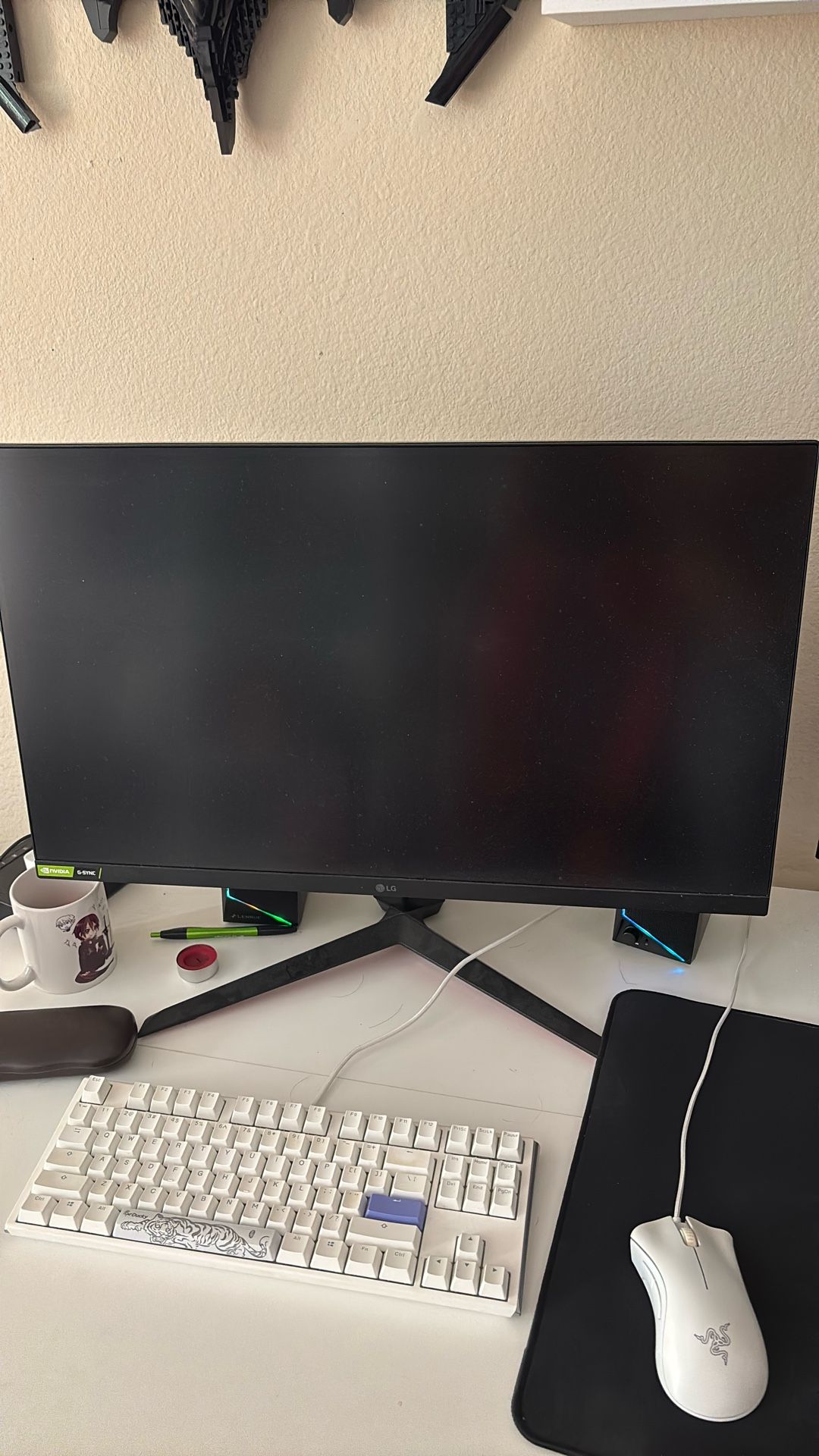 LG Monitor 165 Hz w/ HDMI cord