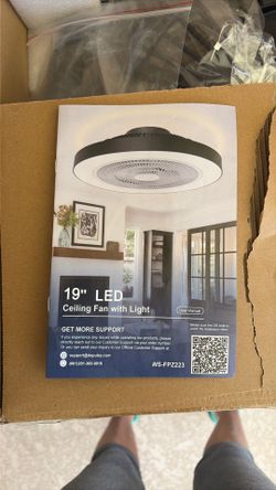 Ceiling fan with light