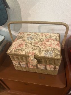 Vintage sewing boxes/baskets