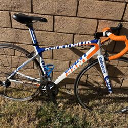 GIANT  TCR CARBON ROAD BIKE SIZE SMALL WITH SHIMANO ULTEGRA COMPONENT 