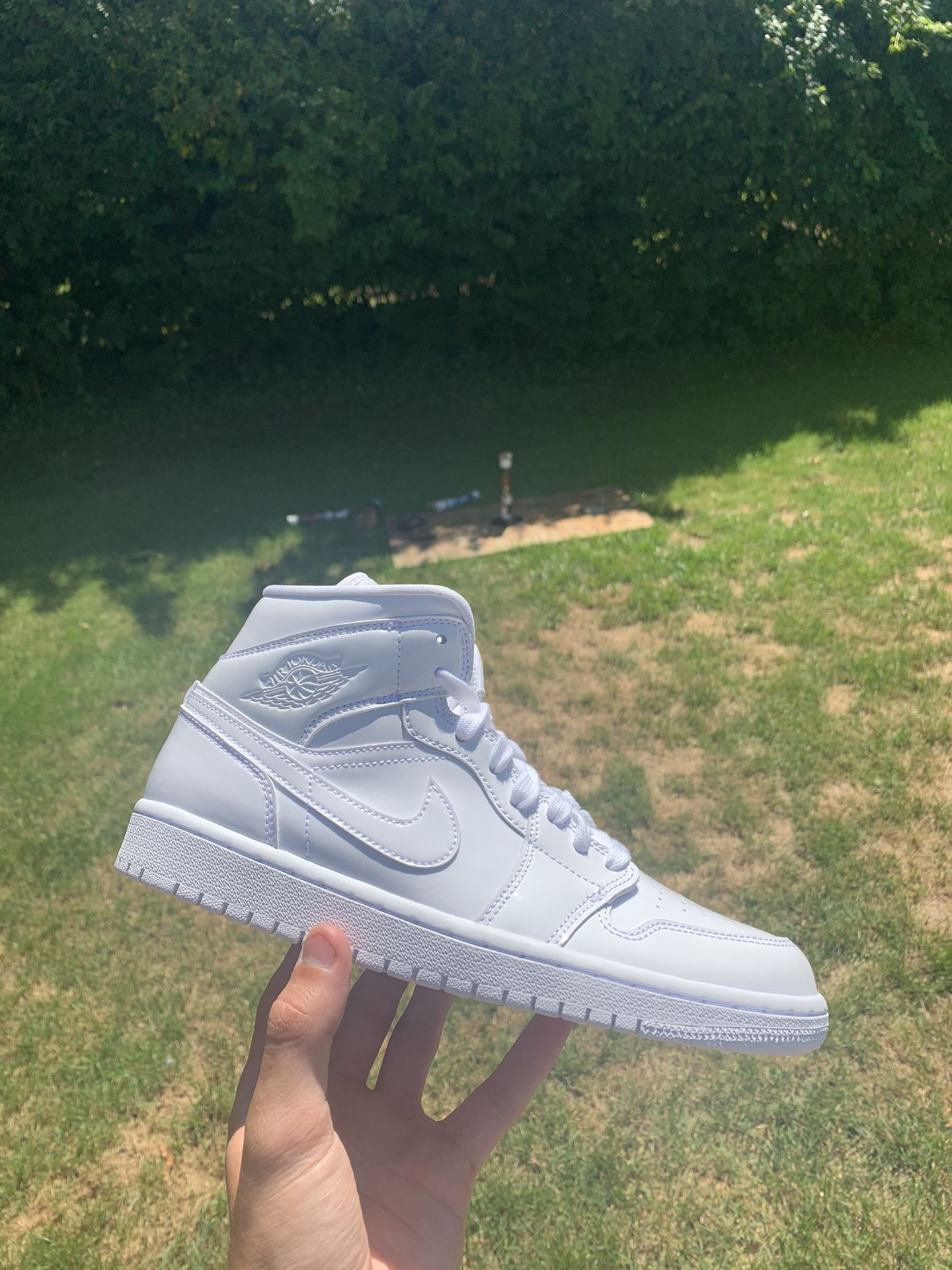 Nike Jordan 1 Retro Mid Triple White Patent Leather Size 8.5W