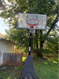 Spalding Adjustable Basketball Hoop – Very Good Condition – Portable
