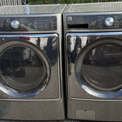 Kenmore washing machine set in very good condition, working perfectly. Size 29