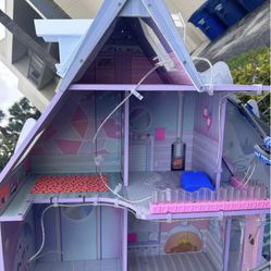 LOL Dolls Winter Disco Dollhouse