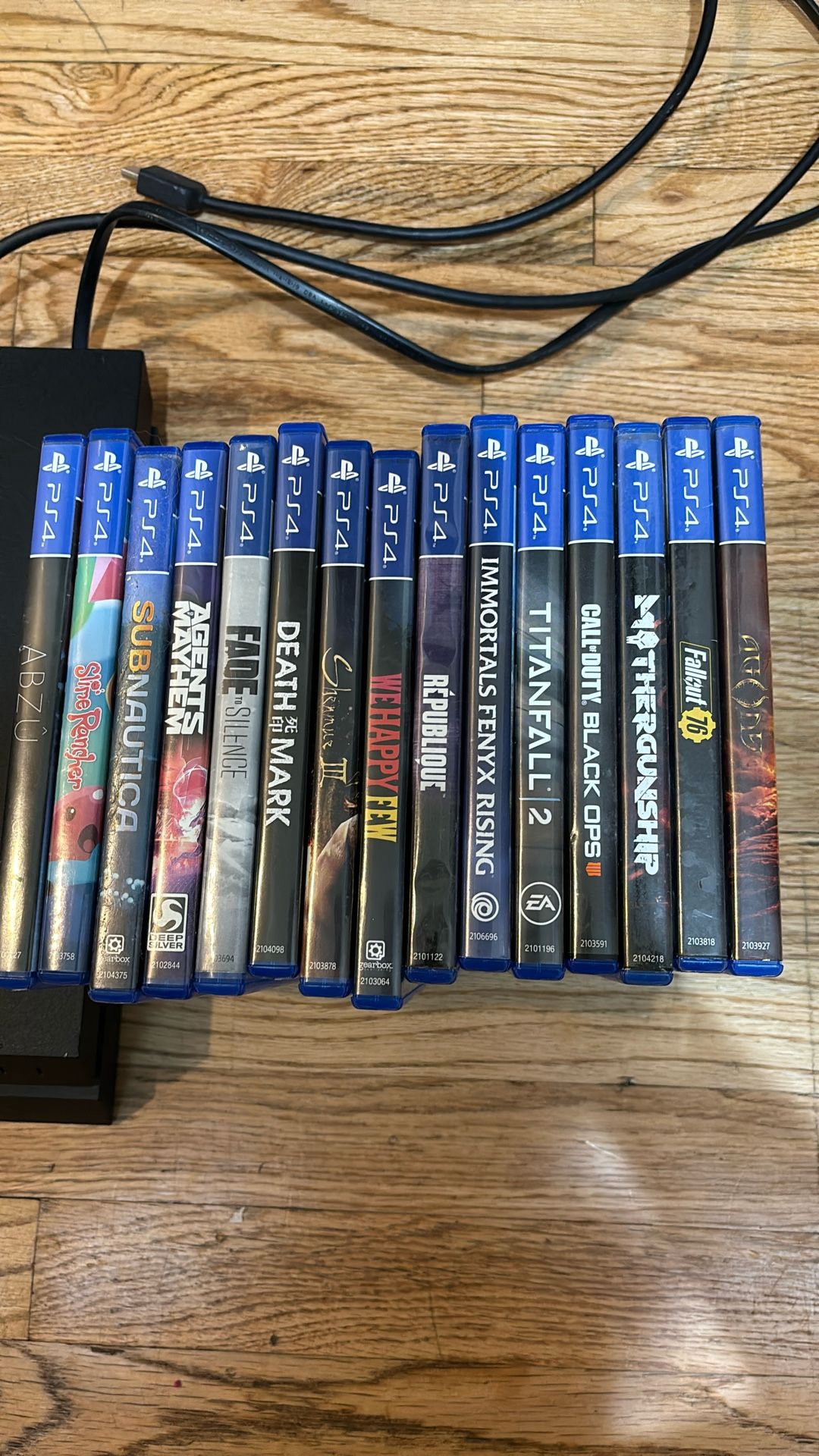 PS4 Bundle With Games And Controllers