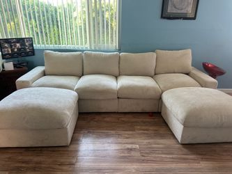 Large Beige Sectional Sofa + 2 Ottomans – Clean & Comfortable (delivery or pickup)