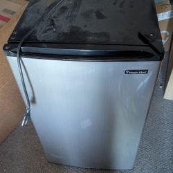 Magic Chef Refrigerator 