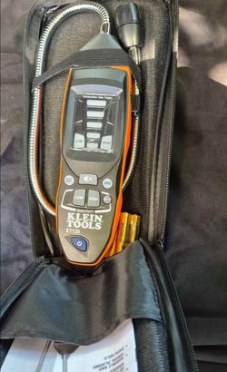 Gas leak detector