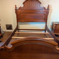 Cherry wood Queen Bedroom Set 