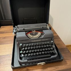 US NAVY Underwood Typewriter