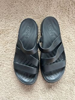Crocs Women’s Getaway Platform Sandals Only Worn Once.  Too Big