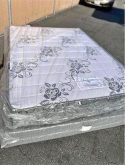 Never used mattress and boxspring Full size available ( somier y colchón full )