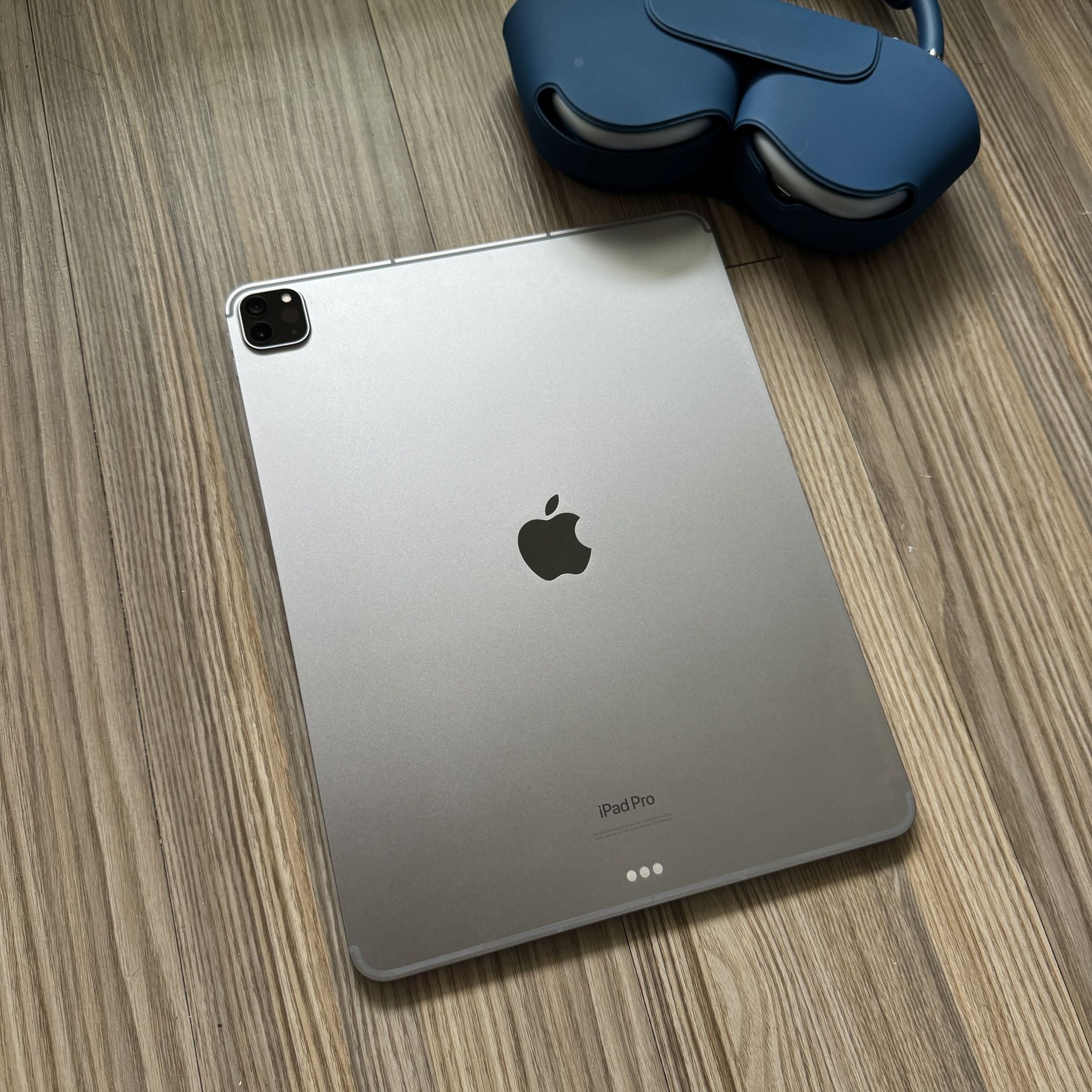iPad Pro 12.9” 6th Gen WiFi+ Cellular Space Gray (Unlocked)