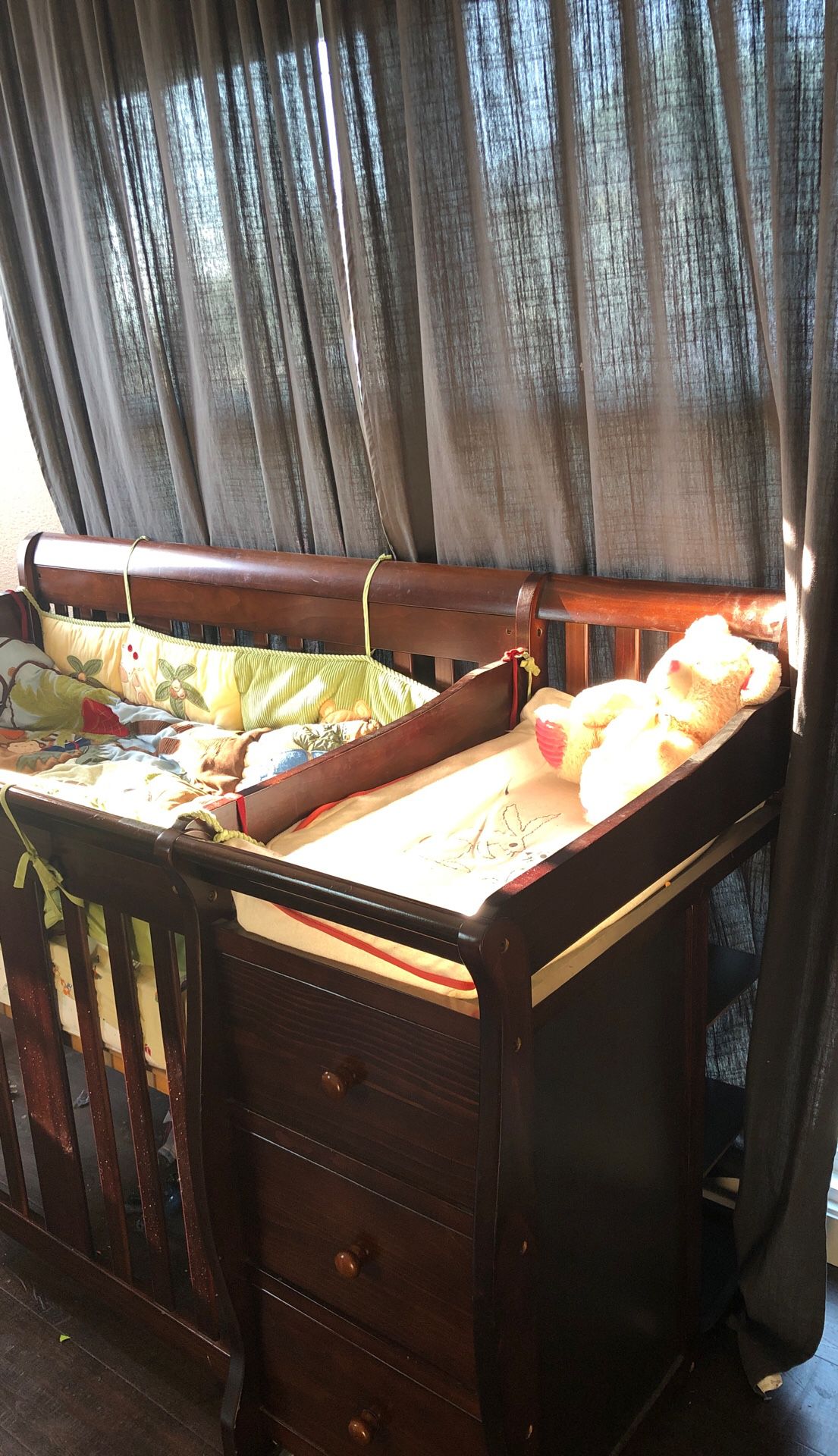 Crib for sale - used a few months
