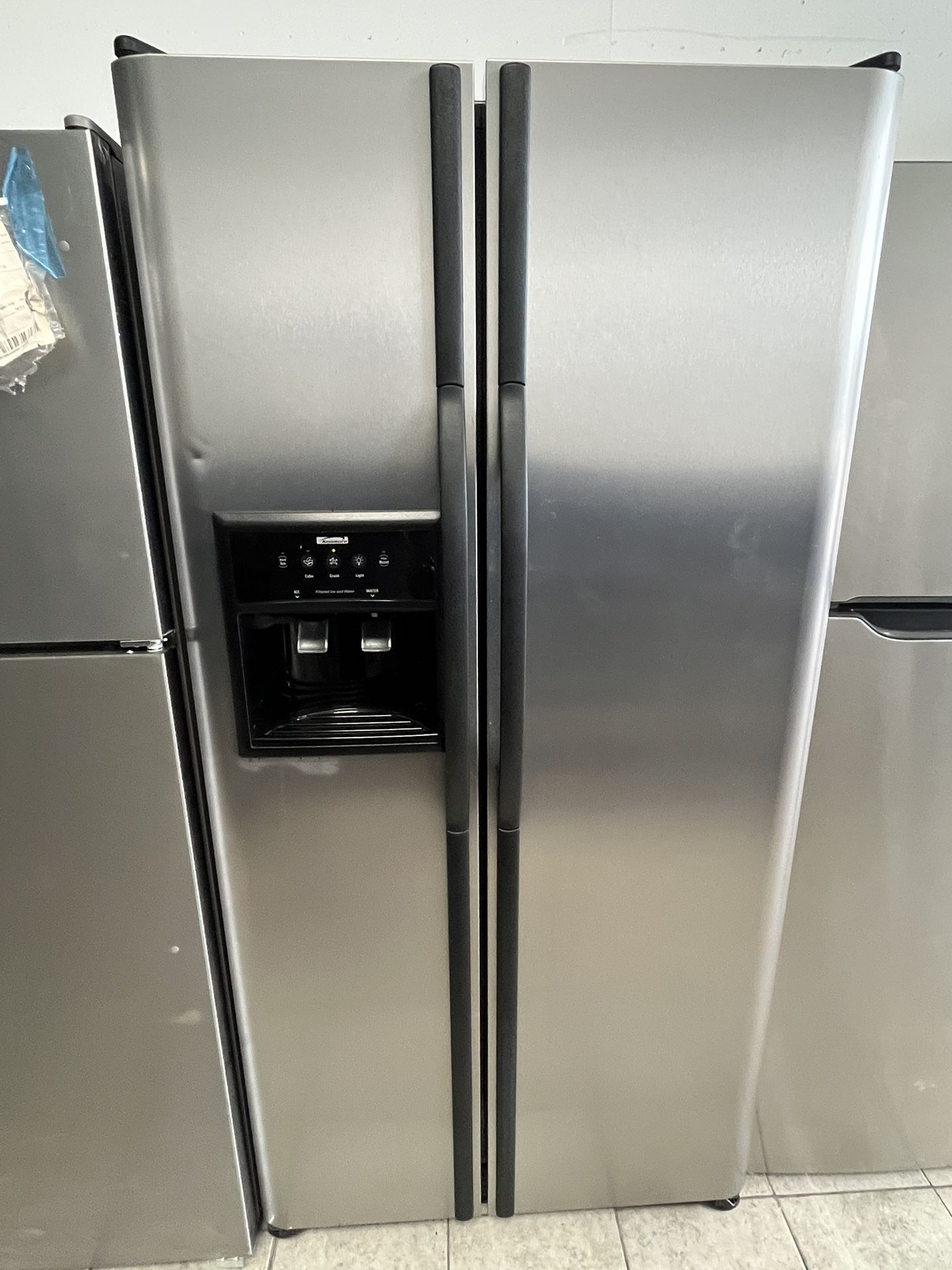 Refrigerator Kenmore 33”
