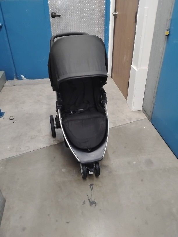 Jogging Baby Stroller. Like New Used Twice. (Britax)