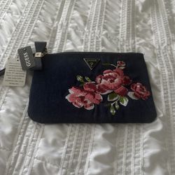 guess wristlet 