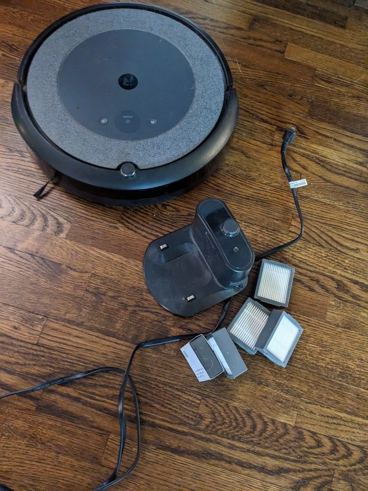 Roomba i3 Vacuum With Spare Filters