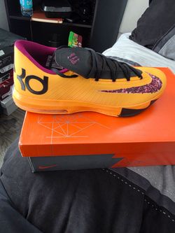 Nike KD 6 Basketball Sneaker