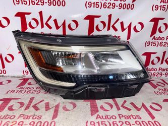 2016-2018 Ford Explorer  Right headlight  LED W/Halogen  OEM
