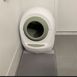 Leo’s Loo Too  Covered Automatic Self-Cleaning Cat Litter Box  