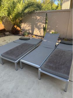 Outdoor Lounge Chairs